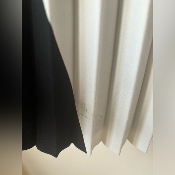 H&M two tone pleated midi skirt size 12. - Picture 4 of 5